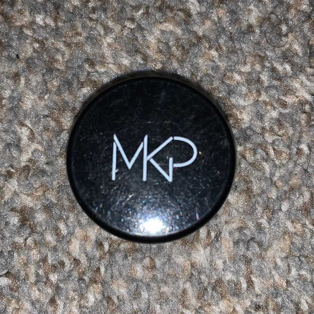 Makeup Revue Highlighter